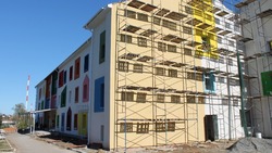 Строители продолжили ремонт Весёлолопанской амбулатории 