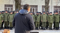 Вячеслав Гладков посетил воинские части в соседних регионах
