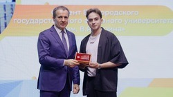 Вячеслав Гладков вручил награды отличившимся добровольцам Белгородской области