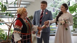 Жители Белгородского района сыграли свадьбу на Красную горку