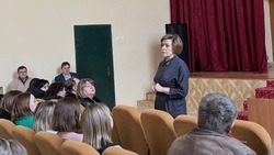 Анна Куташова провела встречу с депутатами Земского собрания Октябрьского поселения и педагогами