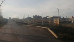 Специалисты установили две новые остановки в посёлке Дубовое Белгородского района