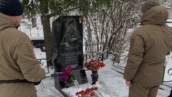 Офицеры СОБР «Белогор» почтили память погибшего при исполнении служебного долга товарища