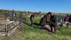 Сотрудники ОМВД России по Белгородскому району почтили память ветерана ВОВ Алексея Грудинкина