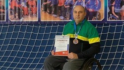 Житель Тавровского поселения Олег Соломка завоевал бронзу в соревнованиях по настольному теннису 