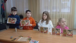 Юные жители села Беловское приняли участие в мастер-классе «Поздравляем защитников!»