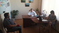 Глава администрации Белгородского района провёл выездной приём в Крутом Логу
