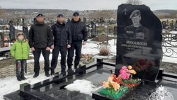Белгородские росгвардейцы почтили память боевого товарища