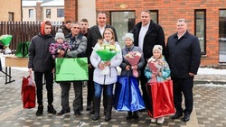 Владимир Перцев принял участие во вручении ключей от жилья семьям с детьми-инвалидами