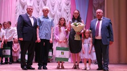16 многодетных мам из Белгородского района получили почётные знаки «Материнская слава»