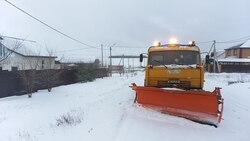 330 коммунальщиков продолжили уборку улиц Белгородского района от снега