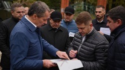 Вячеслав Гладков проверил ход реконструкции центрального парка в Белгороде