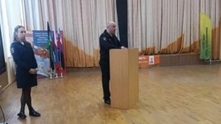 Майор полиции Денис Оробинский провёл встречу с учениками Разуменской СОШ №3