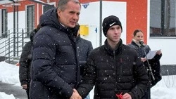 Татьяна Круглякова и Вячеслав Гладков вручили ключи от нового жилья 21 новосёлу в селе Беловское