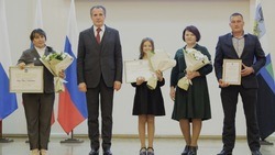Вячеслав Гладков вручил именные стипендии губернатора самым творческим и талантливым детям 