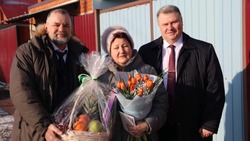 Владимир Перцев поздравил жительниц муниципалитета с наступающим Международным женским днём