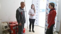 Депутат Марина Набока оценила ремонт спортзала в Журавлёвской школе