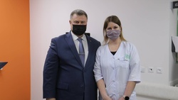 Владимир Перцев вручил медикам Белгородского района новогодние подарки