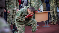 Белгородский собровец получил право ношения крапового берета