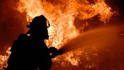 Белгородские пожарные вынесли мужчину из горящего дома