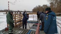 Водолазы и спасатели подготовили купели на центральном пляже Белгорода