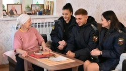 Белгородские судебные приставы и Народный фронт навестили мать участника СВО