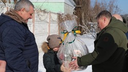Владимир Перцев встретился с семьёй мобилизованного земляка в Таврово
