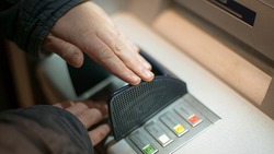 Центробанк порекомендовал дезинфицировать банкоматы