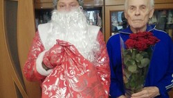 Белгородские росгвардейцы поздравили ветерана службы с Новым годом и Рождеством