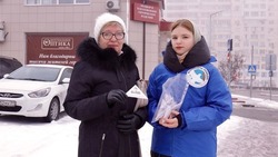 Волонтёры раздали белгородцам 600 фронтовых писем-треугольников в День героев Отечества