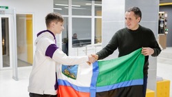 Вячеслав Гладков проводил делегацию школьников региона на съезд Российского движения молодёжи