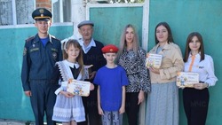 Кадеты МЧС России посетили ветеранов пожарной охраны в Белгородской области