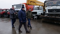Владимир Перцев проверил готовность коммунальной техники