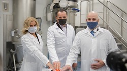 Вячеслав Гладков оценил новый научный фармацевтический производственный центр