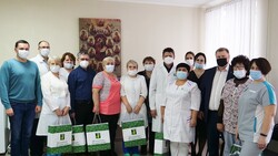 Глава администрации Белгородского района поздравил дежурных медиков с праздниками