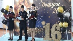 Белгородские транспортные полицейские побывали на последнем звонке у кадетского класса
