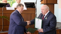 Владимир Перцев поздравил Сергея Тютюнова с днём рождения