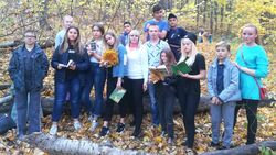 Белгородцы читали стихотворения в Монастырском лесу