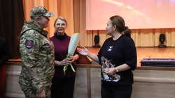 Сенатор Совета Федерации от Белгородской области Жанна Чефранова встретилась с бойцами теробороны