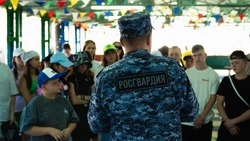 Сотрудники Росгвардии проводят уроки безопасности в белгородских детских лагерях 