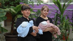 Две семьи из Белгородского района приняли поздравления с рождением двойняшек