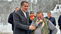 Вячеслав Гладков осмотрел повреждённые дома в Шебекино