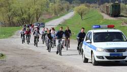 Жители Беломестного встретили участников патриотического велопробега