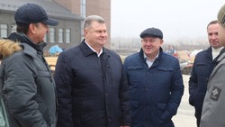 Владимир Перцев проверил ход строительства школы в Новосадовом-41