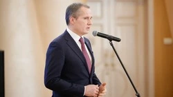 Вячеслав Гладков передал Ордена Мужества и медали «За отвагу» семьям военнослужащих