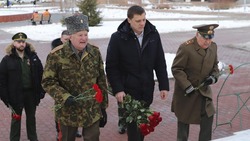 Делегация Белгородского района возложила цветы к мемориалу воинов-интернационалистов в Белгороде