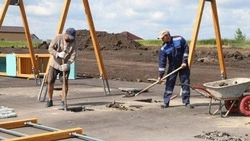 Строительство новой площадки для отдыха завершается в Майском поселении 