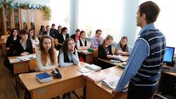 Евгений Савченко поручил ввести ответственность директоров школ за брань учеников