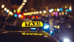 Таксист похитил телефон у жительницы Белгорода