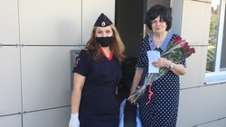 Полицейские ОМВД по Белгородскому району поздравили с днём рождения вдову ветерана